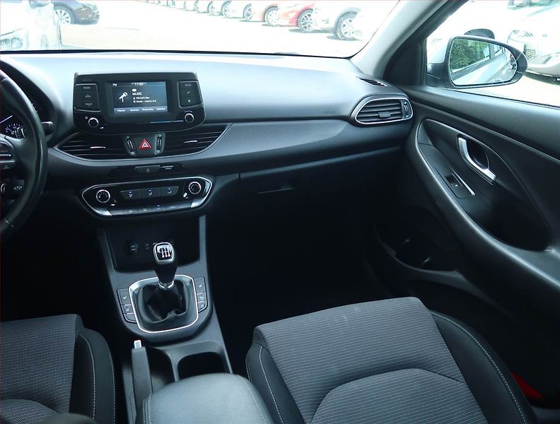 Hyundai i30 (2017) 1.0 T-GDI, ČR,1.maj, Tempomat - fotka 8 z 19