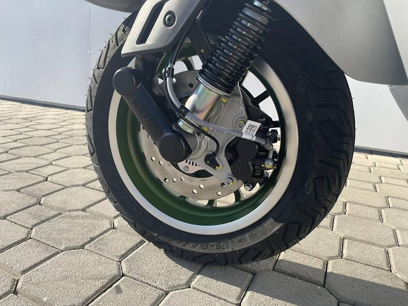 Vespa (2026) GTS 310 Edizione Ottantesimo - fotka 20 z 20