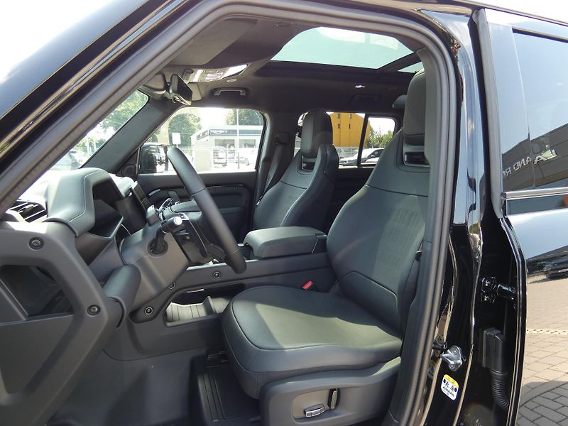Land Rover Defender 110 4,4 OCTA P635 - fotka 9 z 46