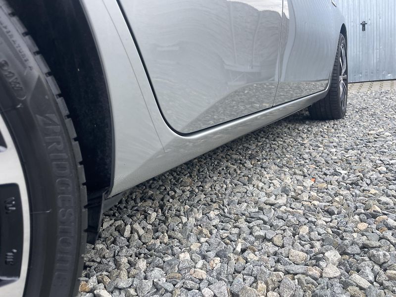 Toyota Auris 1.8i 16v HYBRID AUT SERVIS TOP - fotka 46 z 172