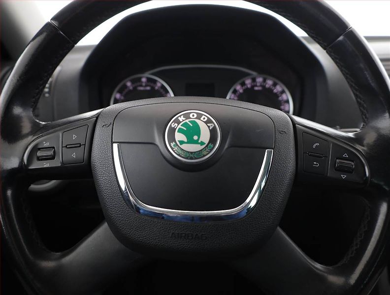 Škoda Octavia (2012) 1.2 TSI, Serv.kniha, Tempomat - fotka 8 z 17