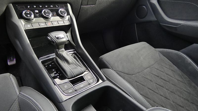 Škoda Kodiaq 2,0 TSI Sportline DSG 4x4 - fotka 6 z 25
