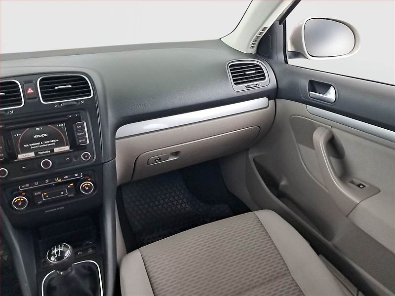 Volkswagen Golf (2012) 1.6 TDI, Xenony, Tempomat - fotka 8 z 15