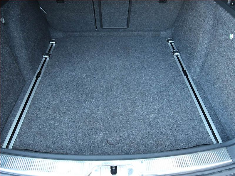 Škoda Superb (2011) Elegance 1.6 TDI, Navi - fotka 13 z 17