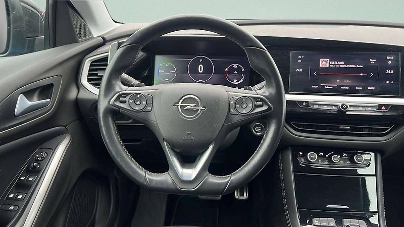 Opel Grandland Ultimate 4x4 PHEV 1.6L Turbo 8 - fotka 16 z 31