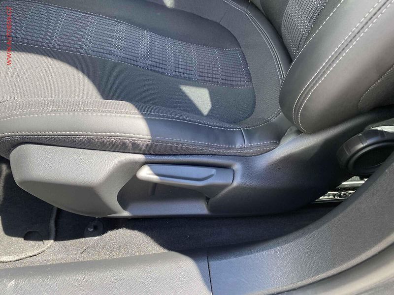 Peugeot 308 (2018) 1.2 PT, Allure, AT, navi, TZ - fotka 14 z 18