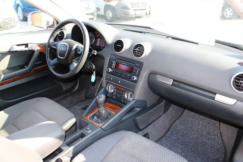 Audi A3 (2012) 2,0TDI 125KW KLIMA XENONY ALU - fotka 14 z 18