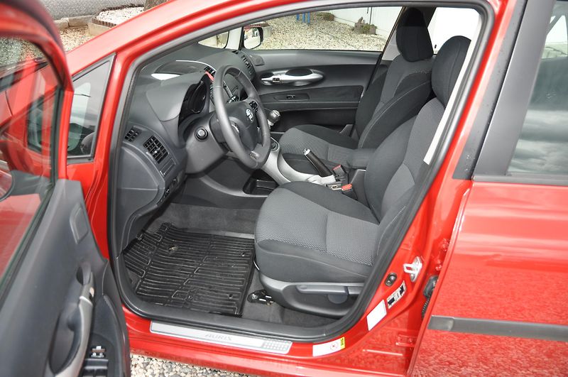 Toyota Auris 1.6 ValveMatic 97kW - fotka 6 z 14