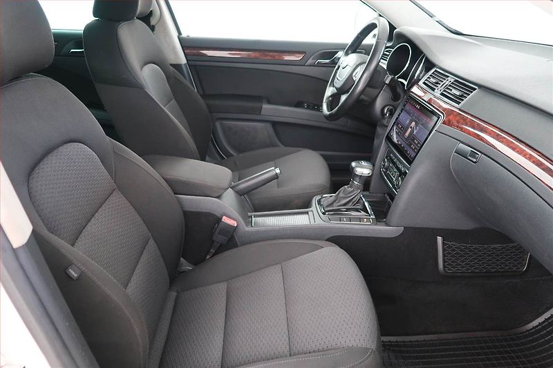 Škoda Superb (2012) 2.0 TDI, Automat, Tempomat - fotka 9 z 23