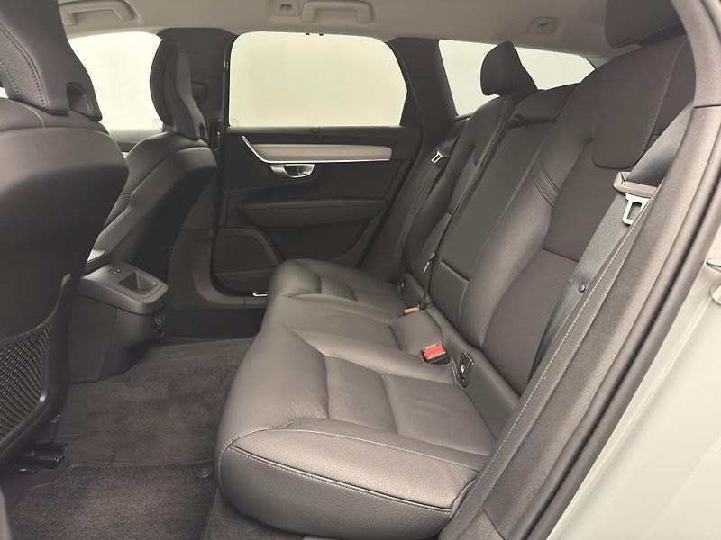Volvo V90 B4 BRIGHT PLUS AUT - fotka 6 z 46
