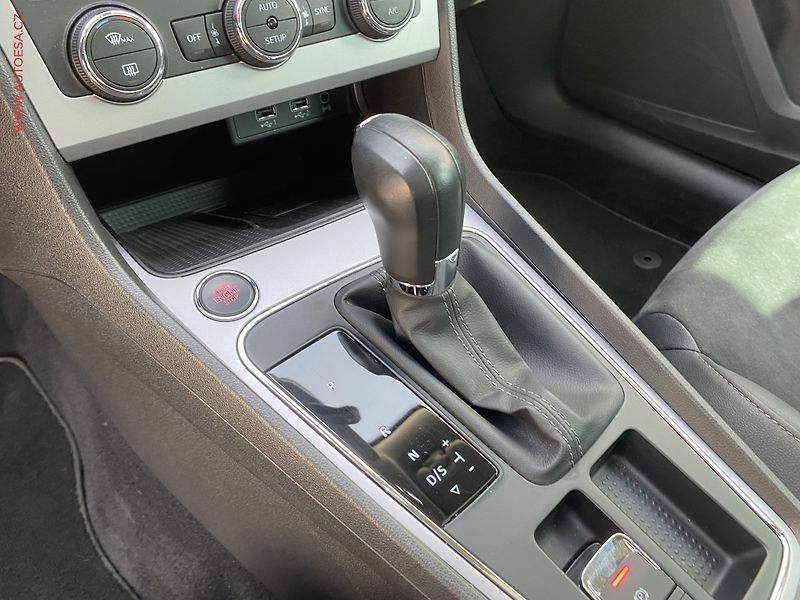 Seat Leon (2019) 1.5 TSi, Xcellence, DSG - fotka 16 z 18