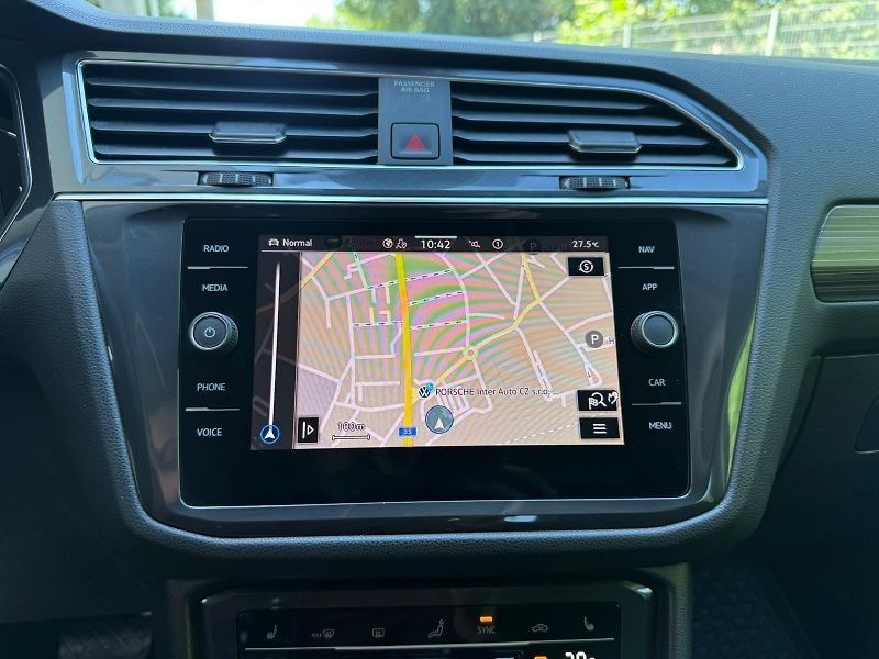Volkswagen Tiguan Elegance 2.0TDI 147 kW DSG 4x4 - fotka 13 z 25