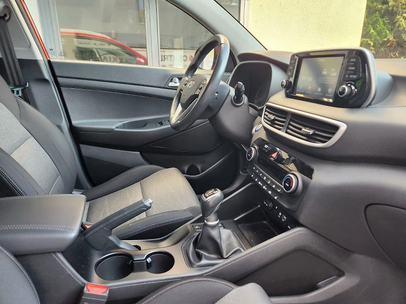Hyundai Tucson 1.6-1.maj.-V ZÁRUCE-4x4-TOP ST - fotka 21 z 26