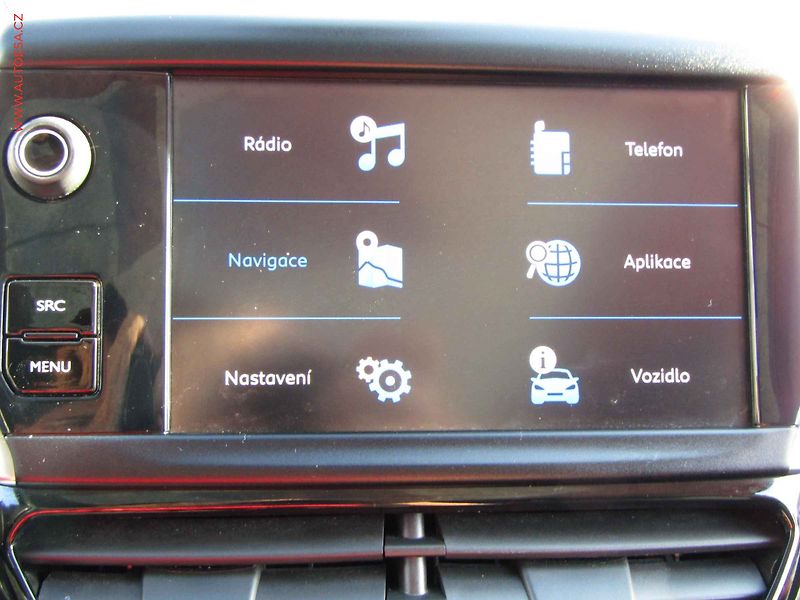 Peugeot 2008 (2019) 1.2PT, Crossway, AT, panor - fotka 16 z 22