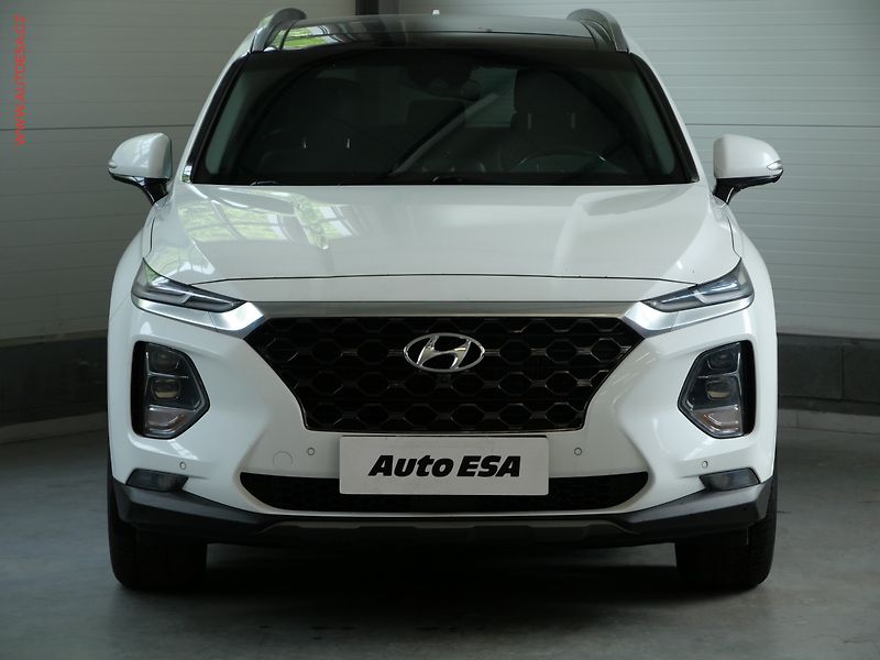 Hyundai Santa Fe (2019) 2.2 CRDi 4x4, 7míst, AT, LED - fotka 2 z 25