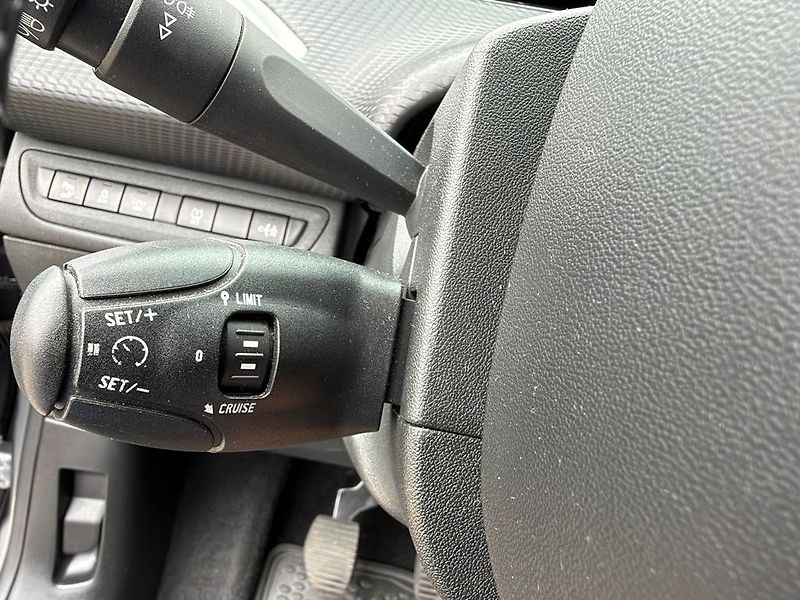 Peugeot 2008 1.2T 81 kW navigace, serviska - fotka 17 z 18
