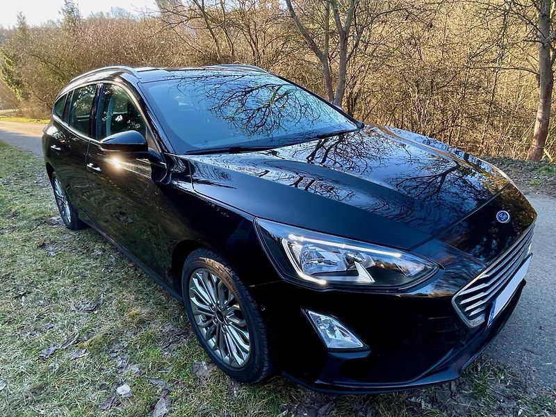 Ford Focus (2021) 1.0 EcoBoost mHEV Titanium - fotka 1 z 36