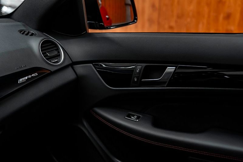 Mercedes-Benz Třídy C Black Series - fotka 18 z 23