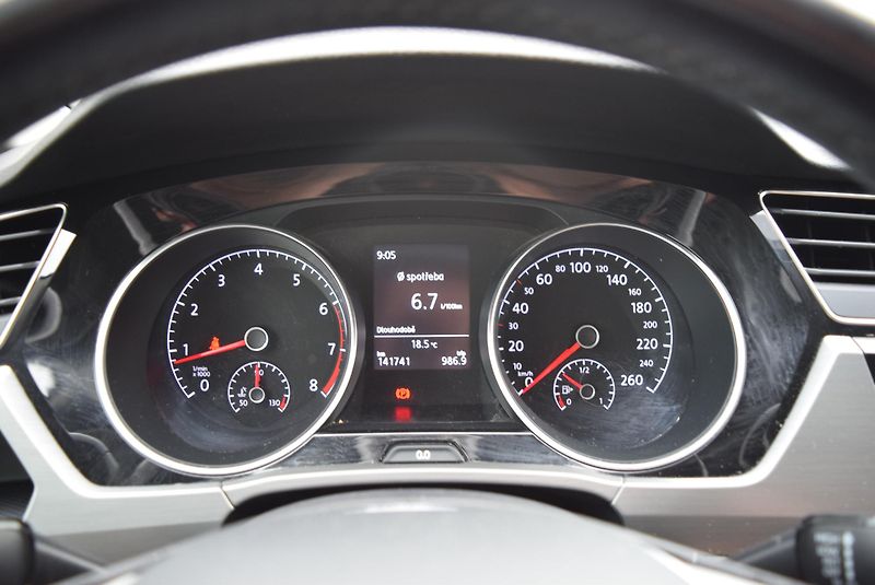 Volkswagen Touran (2017) 1.4TSI 110kw 7MÍST CLBMT APP  - fotka 30 z 46