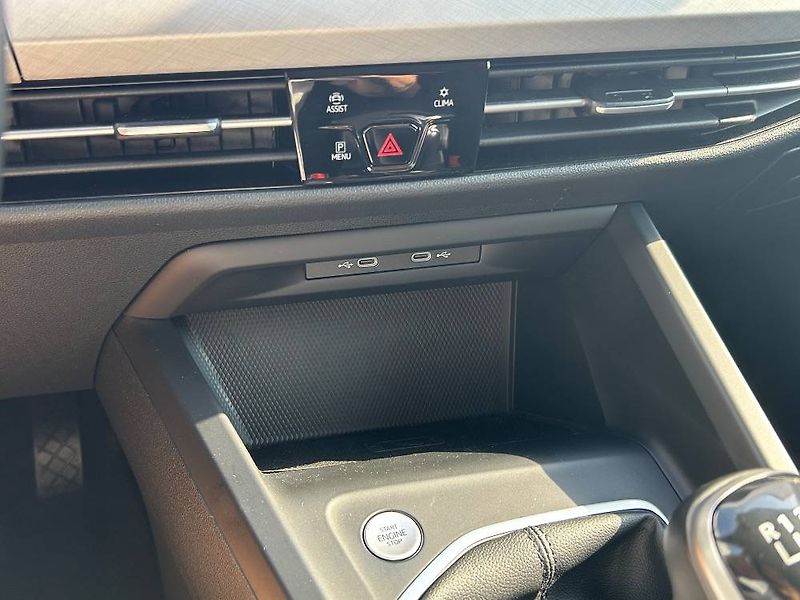 Volkswagen Golf Life 6G 1,5TSi - fotka 19 z 24