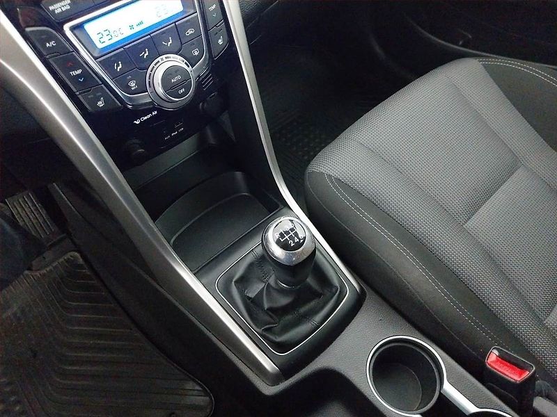 Hyundai i30 (2014) 1.6 CRDi, ČR,1.maj, Tempomat - fotka 13 z 17