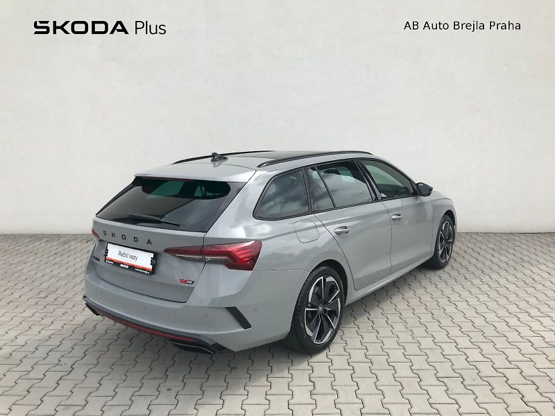 Škoda Octavia (2025) COMBI RS 2,0 TSI 195 KW 7-STUP - fotka 2 z 31
