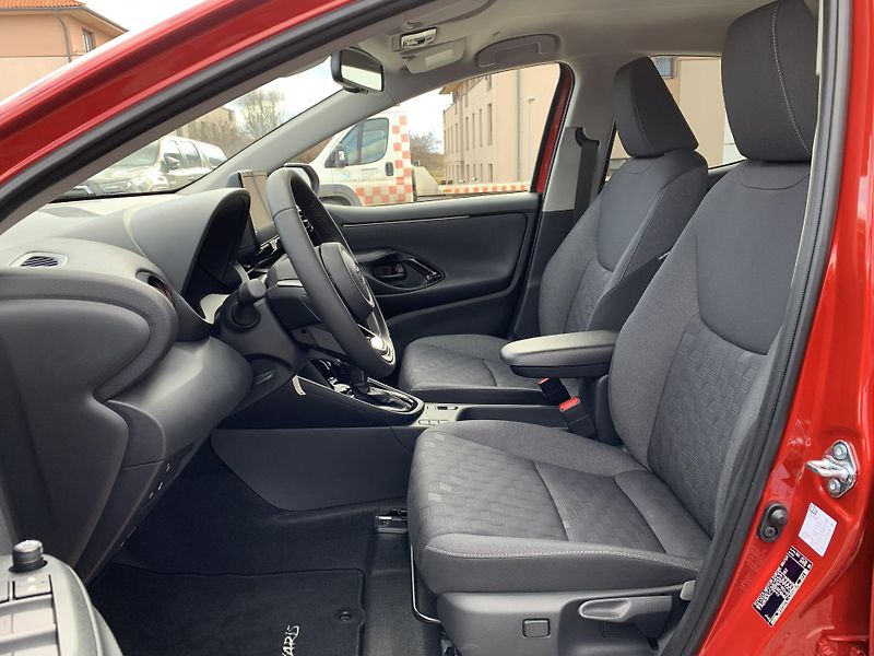 Toyota Yaris (2026) Style 1,5 HEV AT - fotka 7 z 13