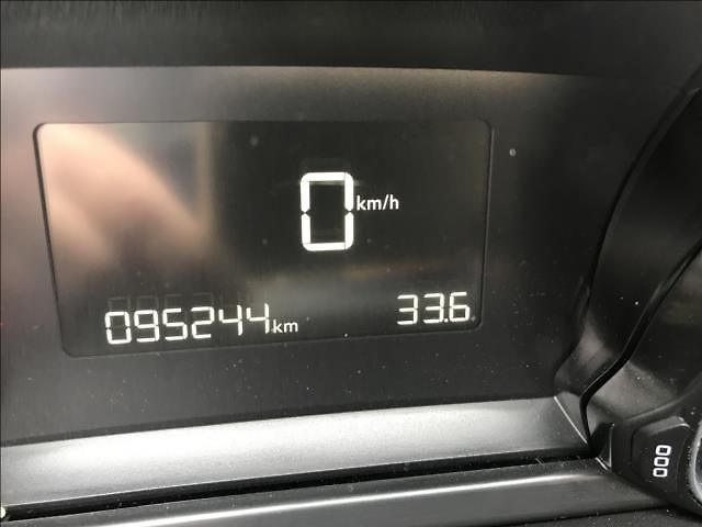 Peugeot 308 1.2 i 81 kW 95 000 km ČR 1.m - fotka 11 z 15