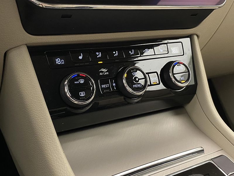 Škoda Superb COMBI 2.0TDI L&K DSG CZ - fotka 27 z 64