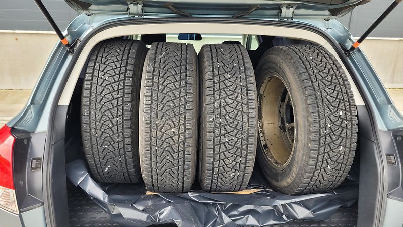 Subaru Legacy 2,5i 4x4 123 KW - fotka 13 z 24