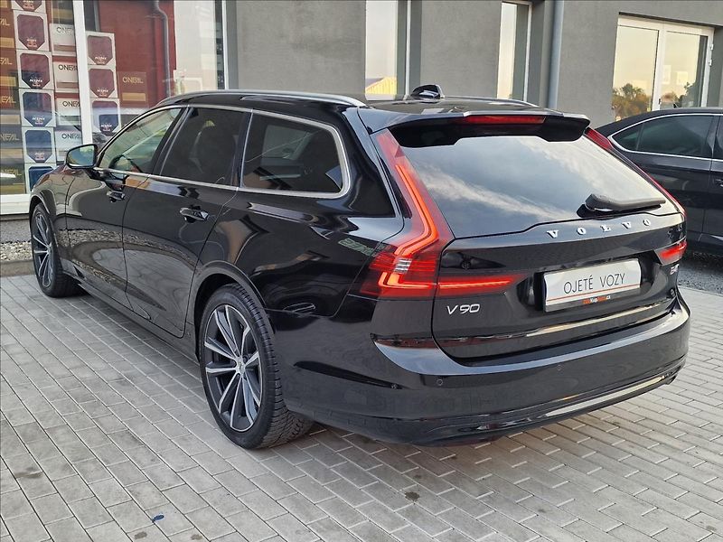 Volvo V90 B4 AWD Momentum Pro Auto,1Maj - fotka 8 z 50