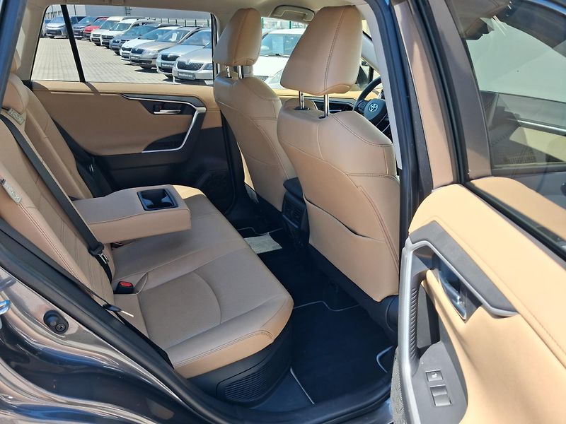 Toyota RAV4 2.5 HSD e-CVT AWD Executive - fotka 19 z 24