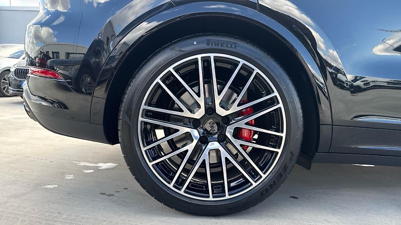 Porsche Cayenne Turbo E-Hybrid - fotka 11 z 25