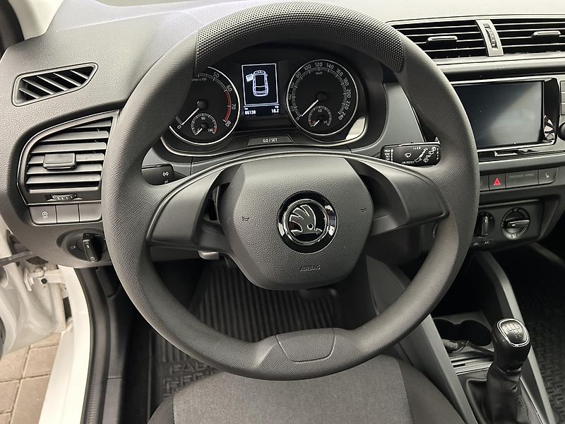 Škoda Fabia 1.0 TSI Active Plus - fotka 8 z 21