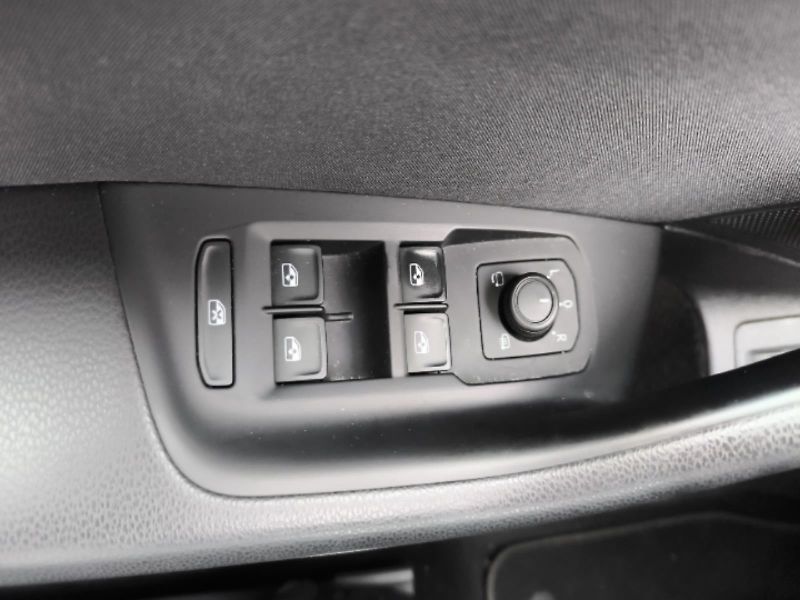 Volkswagen Passat 2.0TDi DSG  Business Premium - fotka 14 z 23