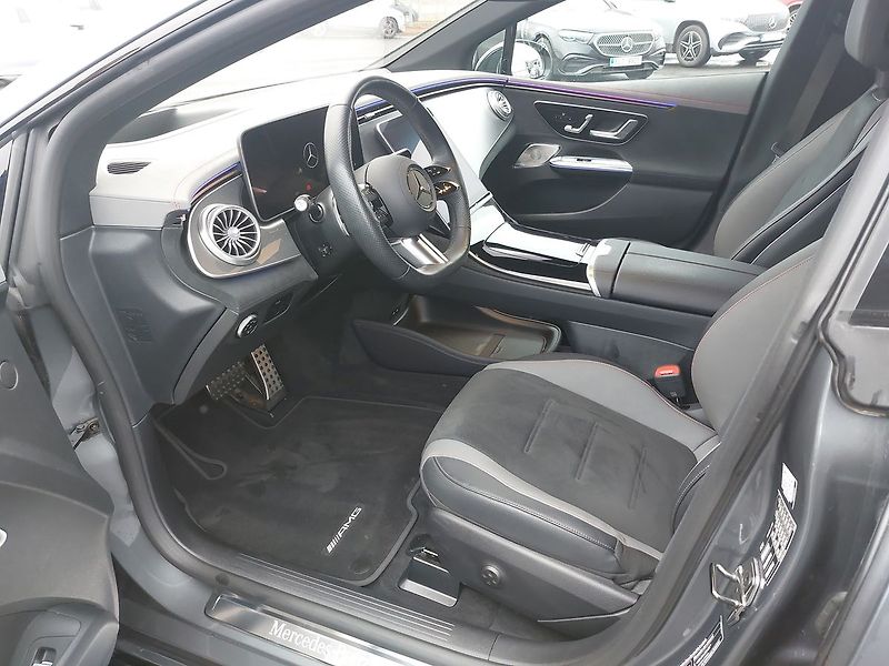 Mercedes-Benz EQE 500 AMG 4MATIC - fotka 15 z 26