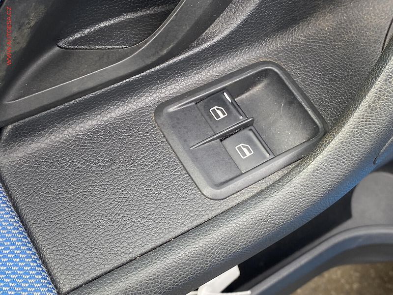 Škoda Roomster (2008) 1.2i, 2.maj,ČR, STK4/28 - fotka 11 z 15