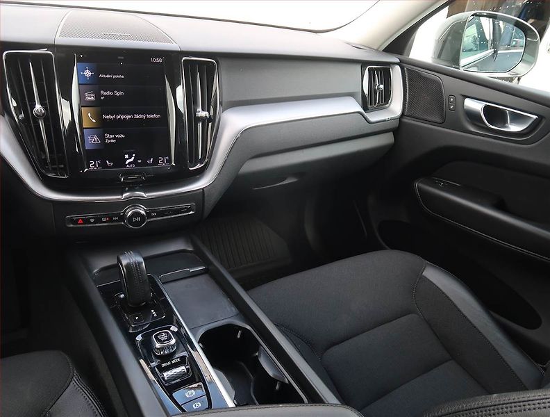 Volvo XC60 (2021) B4 AWD, 4X4,Automat,MHEV,45TKM - fotka 8 z 19