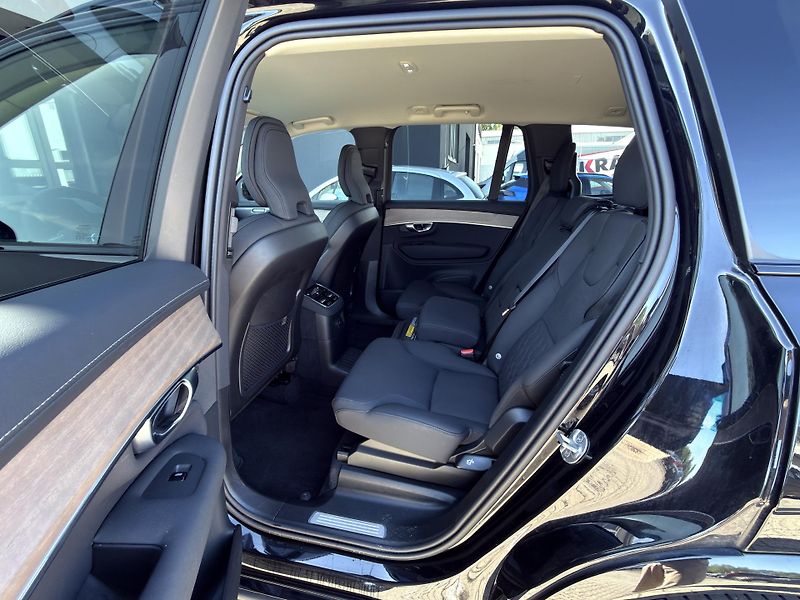 Volvo XC90 T8 AWD RECH. PLUS DARK+ kola - fotka 13 z 51