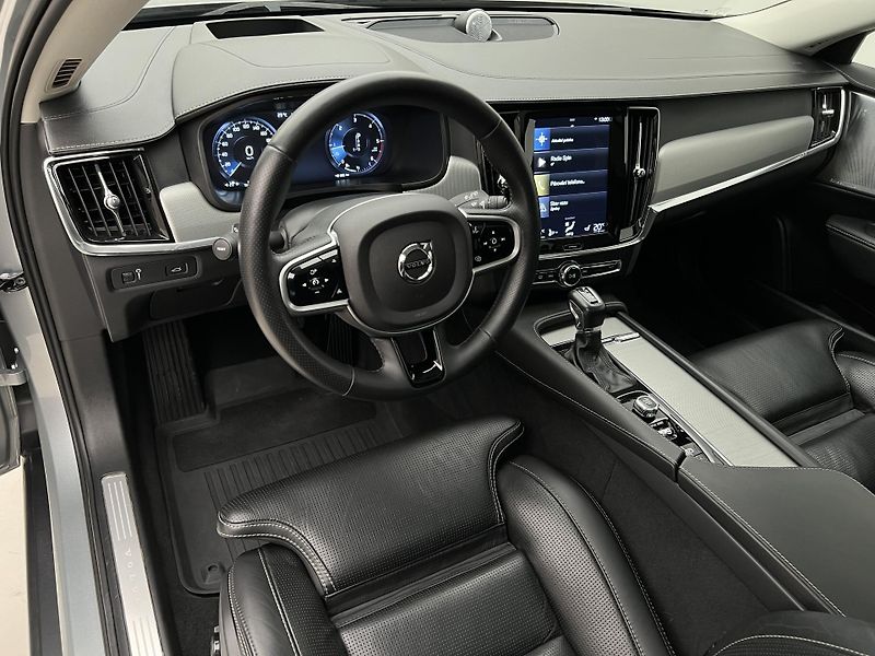 Volvo V90 CC D5 AWD PRO AUT - fotka 4 z 41