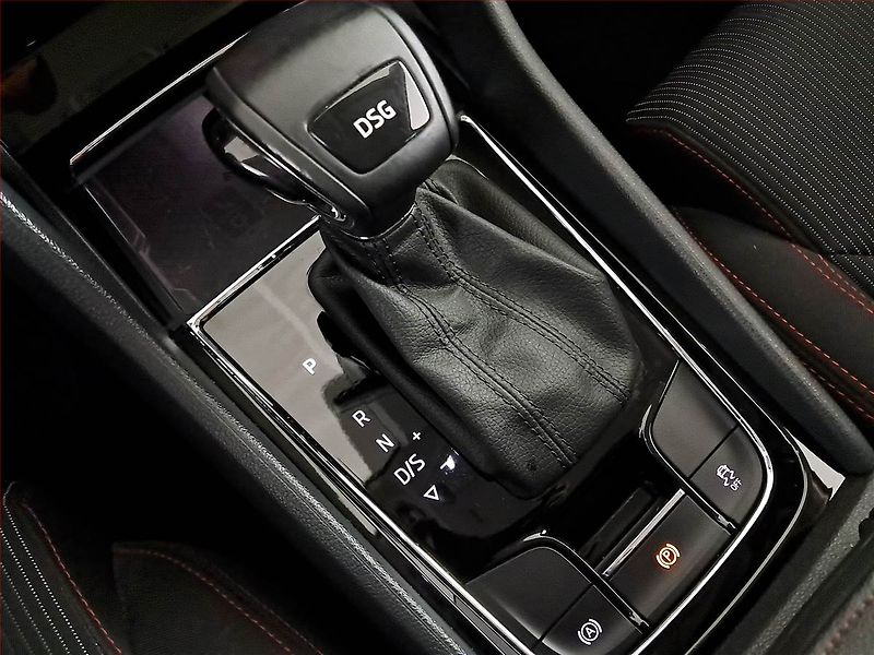 Škoda Karoq (2018) Style Plus 1.0 TSI, Automat - fotka 13 z 26