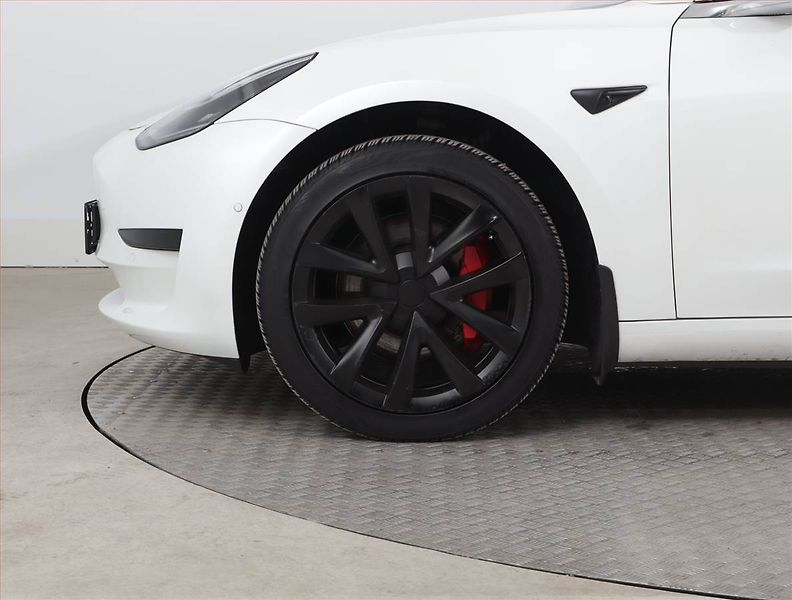Tesla Model 3 (2019) Std Range Plus 52kWh, SoH 83% - fotka 15 z 22