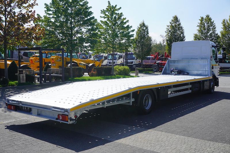 Renault Trucks D (2016) 12 / New galvanized tow truck - fotka 5 z 24