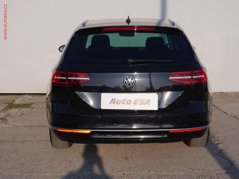 Volkswagen Passat (2018) 2.0TDi, AT, navi, masáž - fotka 5 z 19