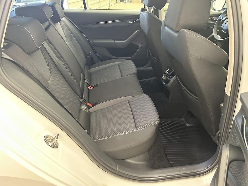 Škoda Octavia 1.5 TSI Ambition - fotka 8 z 25