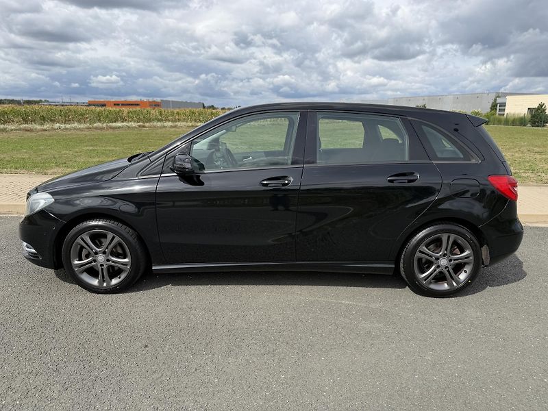 Mercedes-Benz Třídy B 200 CDI NAVI XENONY 2X KOLA - fotka 2 z 36