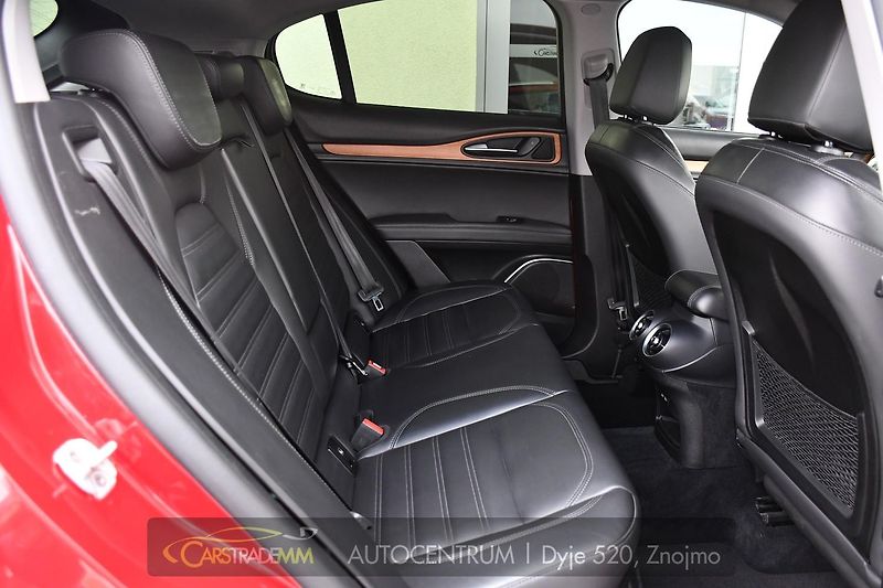 Alfa Romeo Stelvio 2.0 Q4 VELOCE - fotka 19 z 52
