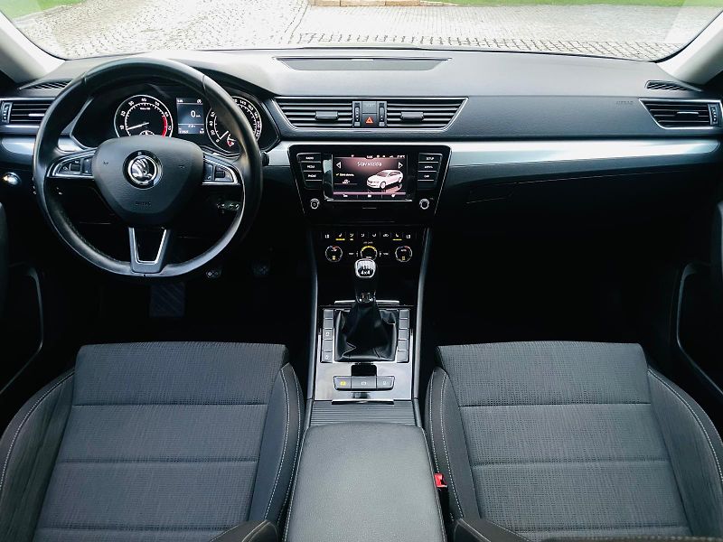 Škoda Superb 1.4TSI 4x4 MANUÁL VÝHŘEV TAŽNÉ - fotka 22 z 45