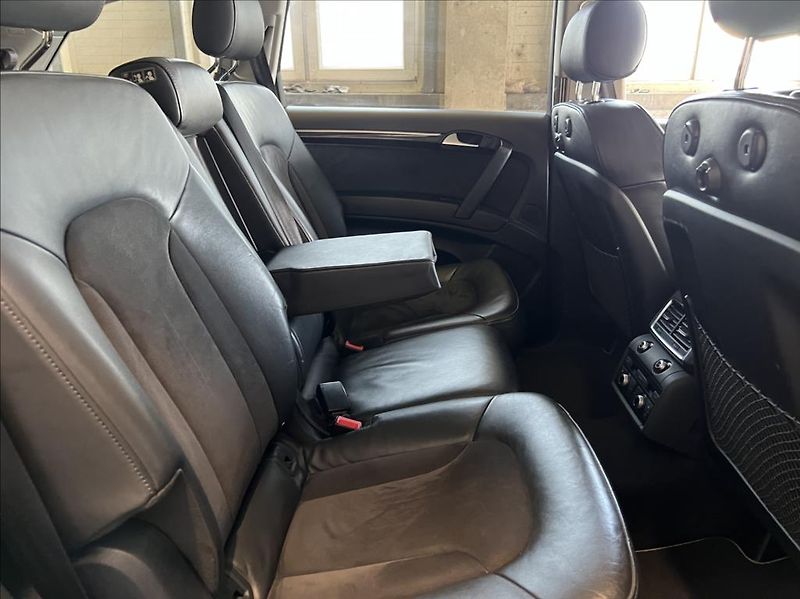 Audi Q7 3,0 TDi QUATTRO 7-MÍST - fotka 19 z 34