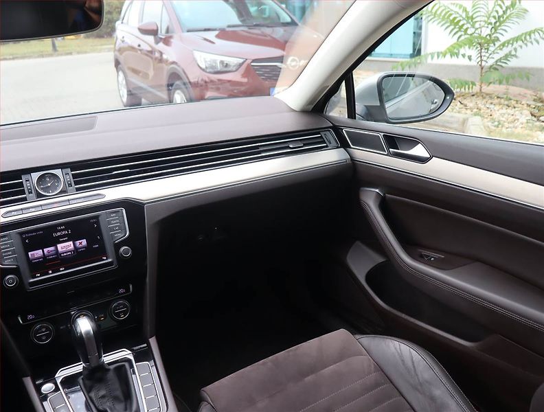 Volkswagen Passat (2015) 1.8 TSI, Automat, Serv.kniha - fotka 8 z 24